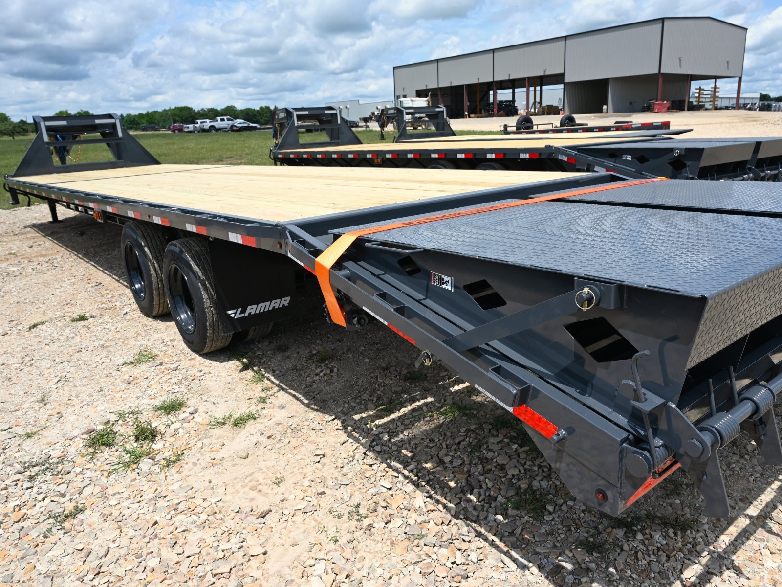 Lamar FG Gooseneck Deckover Trailer - Stryker Dealership Group