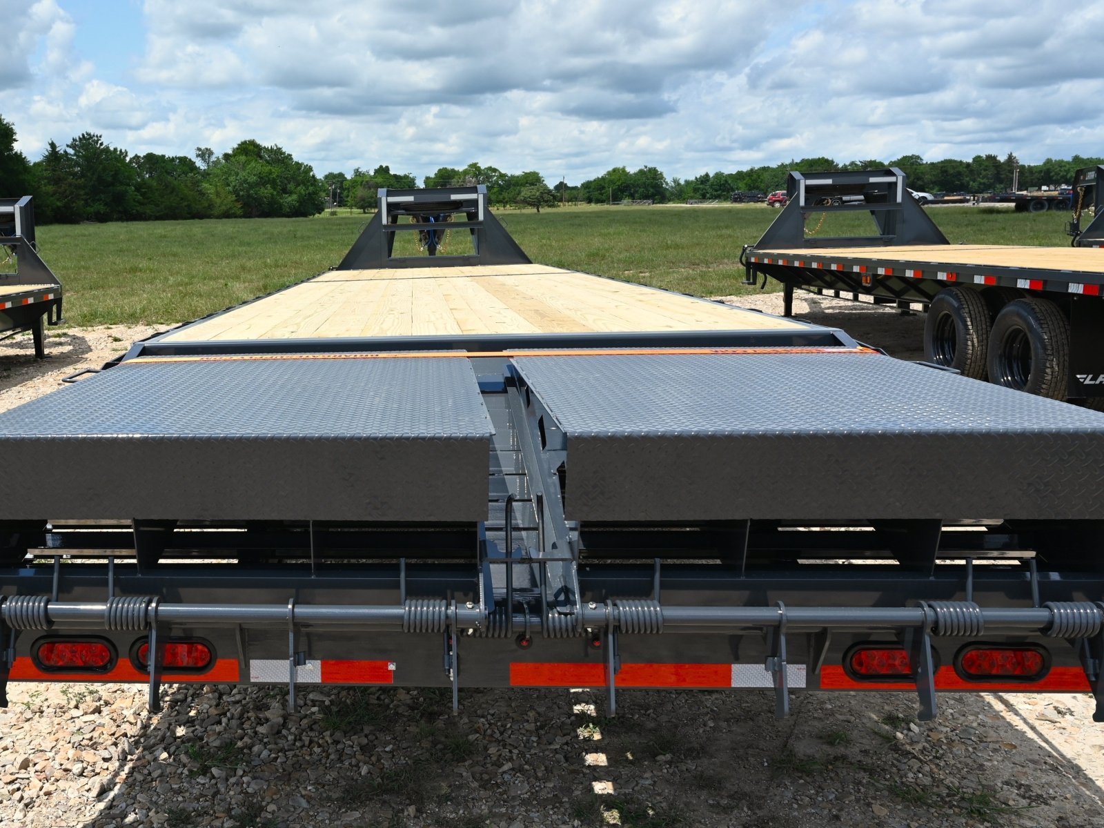 Lamar FG Gooseneck Deckover Trailer - Stryker Dealership Group