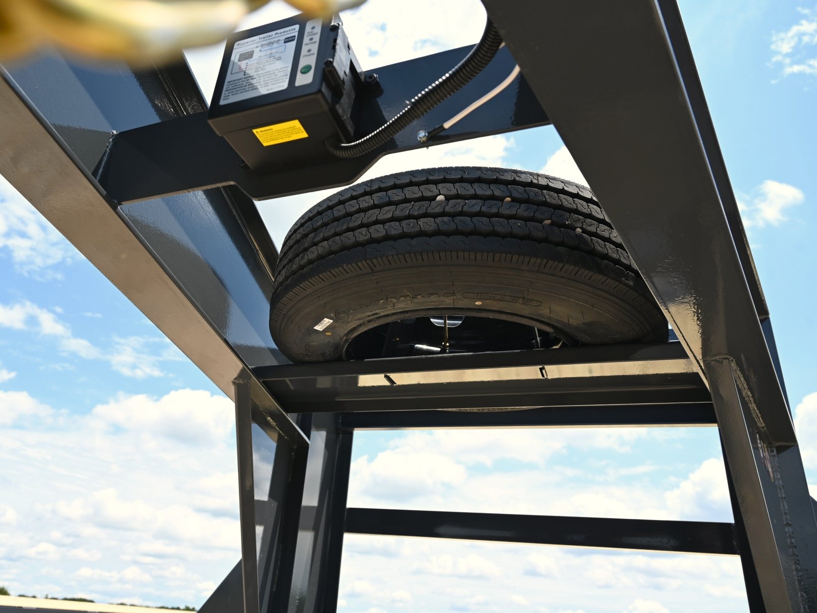 Lamar FG Gooseneck Deckover Trailer - Stryker Dealership Group