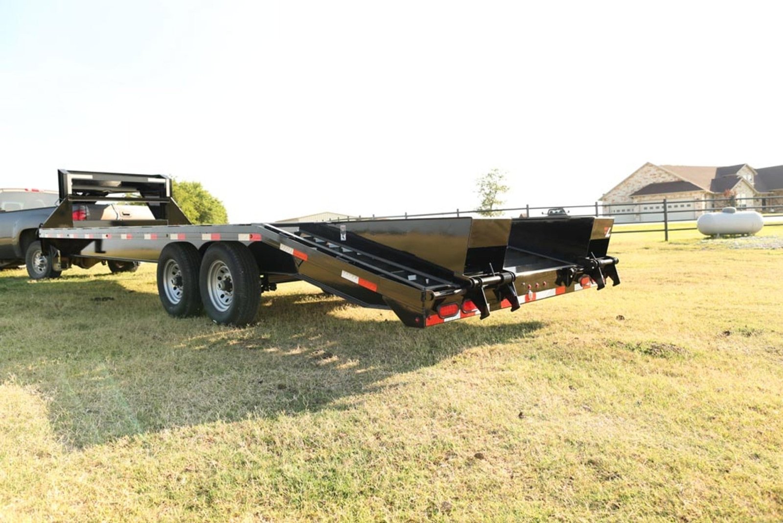 Lamar FS Gooseneck Deckover - Stryker Dealership Group