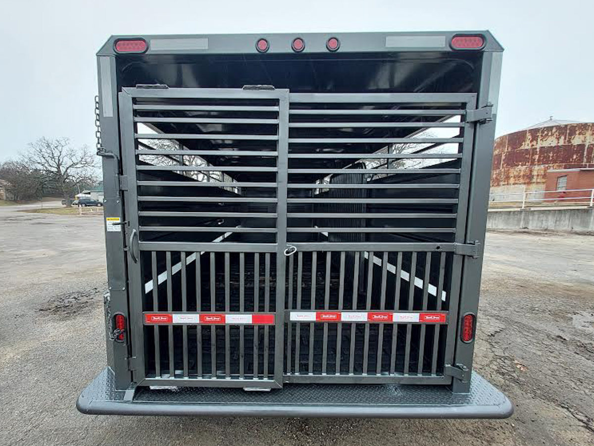 Round House Industries Gooseneck Livestock Trailer