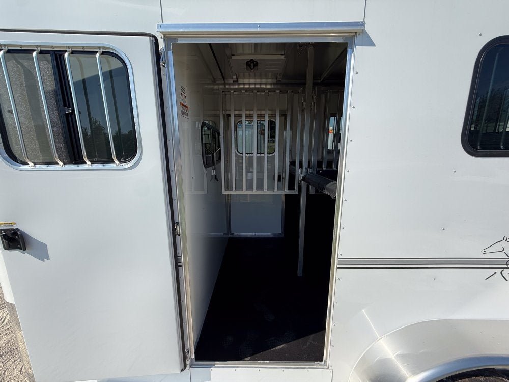 Sundowner 2 Horse Charter SE - White - (2) 3500lb Axles KC2674 - Stryker Dealership Group