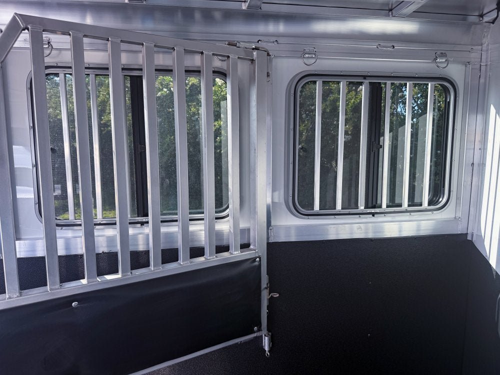 Sundowner 2 Horse Super Sport - White - Porch Lights KC2614 - Stryker Dealership Group