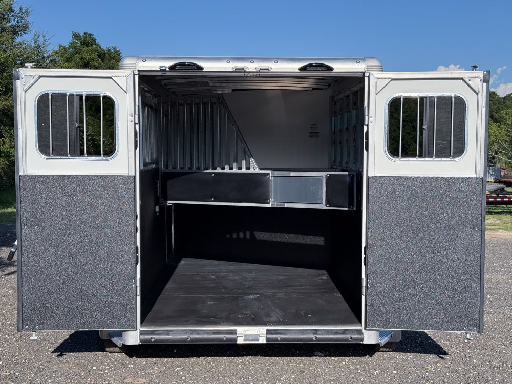 Sundowner 3 Horse Super Sport - Silver - Feed Door and Window KC1518 - Stryker Dealership Group