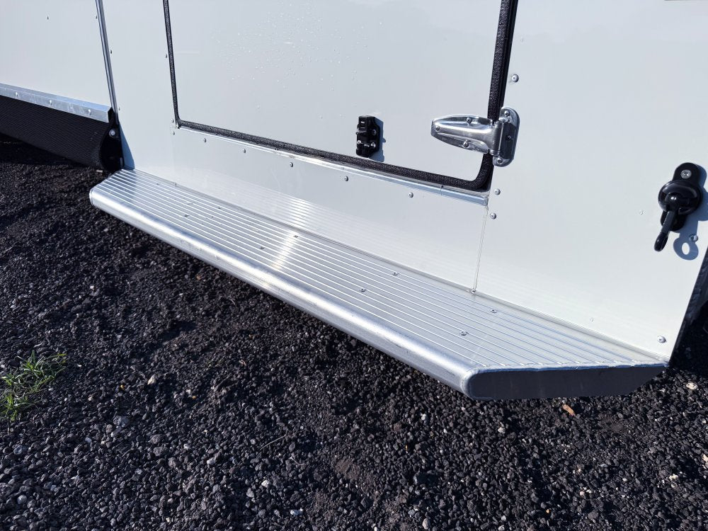 Sundowner Charter SE 2+1 Gooseneck Straight Load - White w/Stainless Nose (2) 5,200lb Axles - Side R KC1392 - Stryker Dealership Group