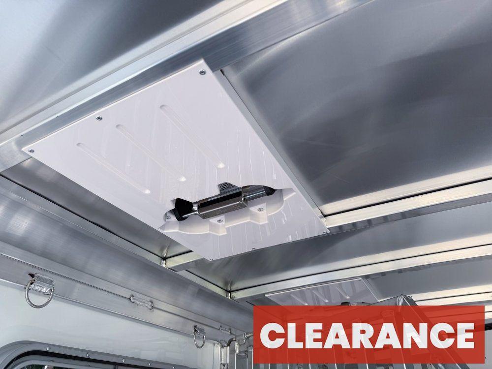 Sundowner 3 Horse Super Sport - Silver - Feed Door and Window - 3 Horse - Horse Trailers - Stryker Dealership Group