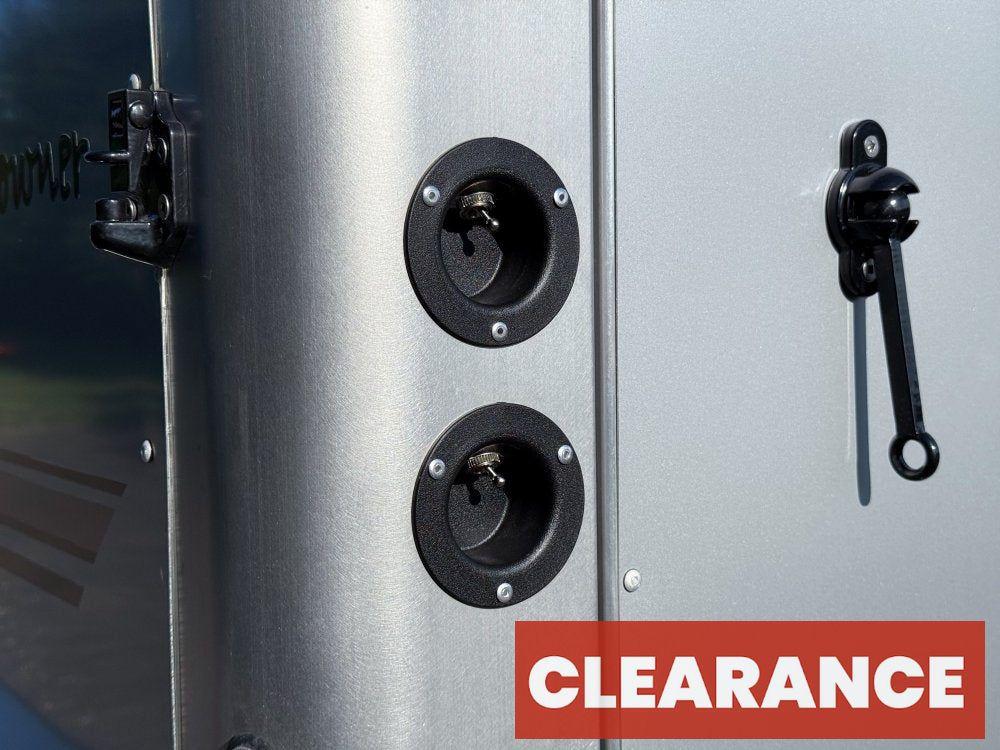 Sundowner 3 Horse Super Sport - Silver - Feed Door and Window - 3 Horse - Horse Trailers - Stryker Dealership Group