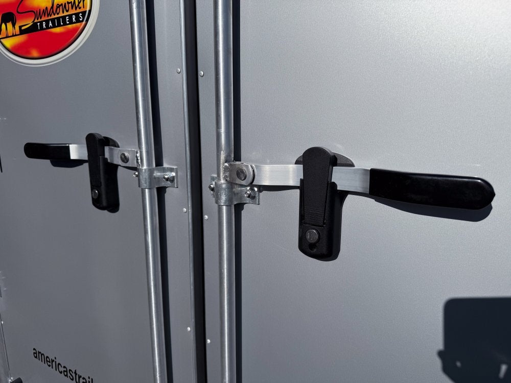 Sundowner 3 Horse Super Sport - Silver - Feed Door and Window - 3 Horse/Horse Trailers - Stryker Dealership Group