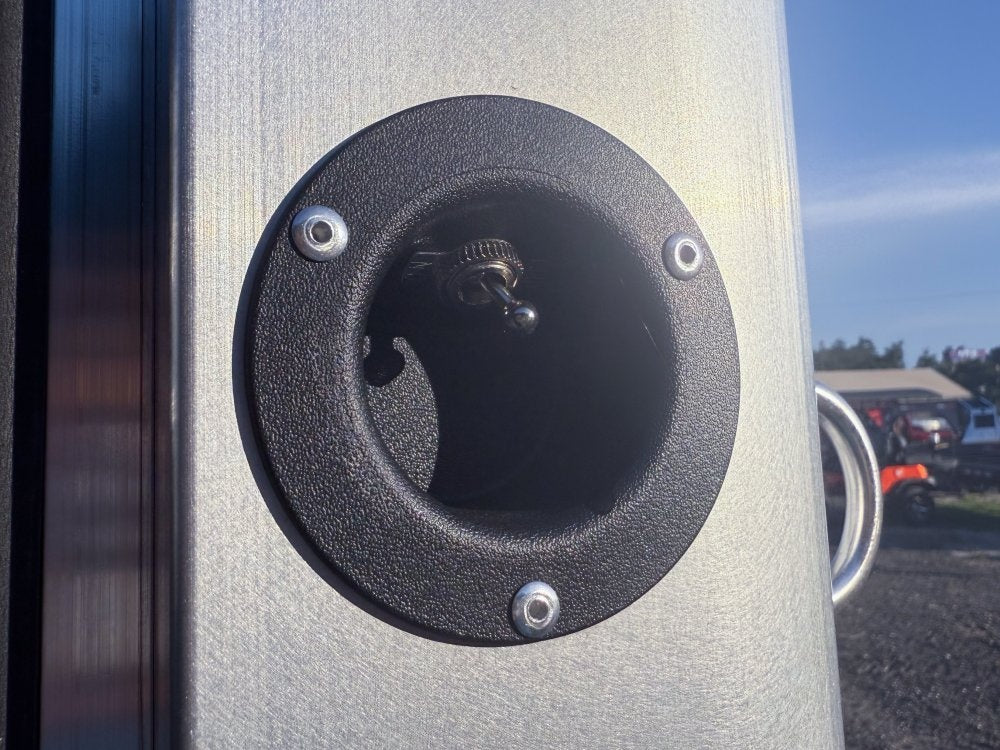 Sundowner Charter SE 2+1 Gooseneck Straight Load - White w/Stainless Nose (2) 5,200lb Axles - Side R - 2 Horse/Horse Trailers - Stryker Dealership Group