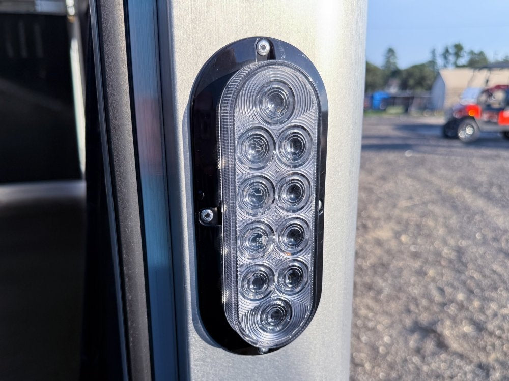 Sundowner Charter TR SE 2+1 Gooseneck Straight Load - White w/Stainless Nose (2) 5,200lb Axles - Sid - 2 Horse/Horse Trailers - Stryker Dealership Group