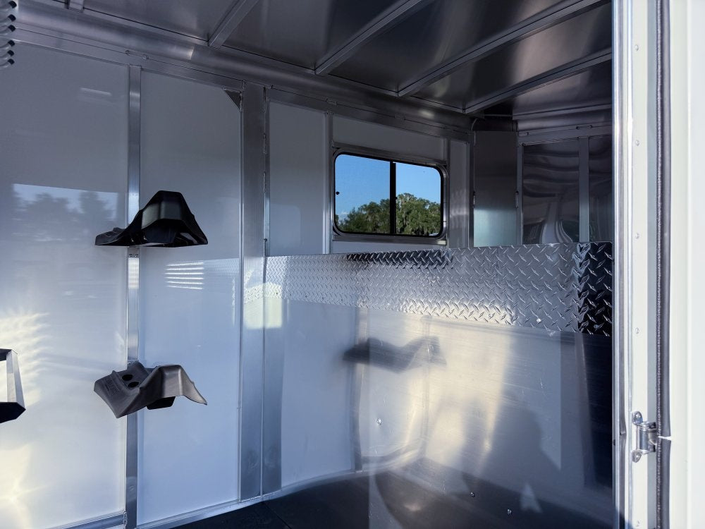 Sundowner Charter TR SE 2+1 Gooseneck Straight Load - White w/Stainless Nose (2) 5,200lb Axles - Sid - 2 Horse/Horse Trailers - Stryker Dealership Group