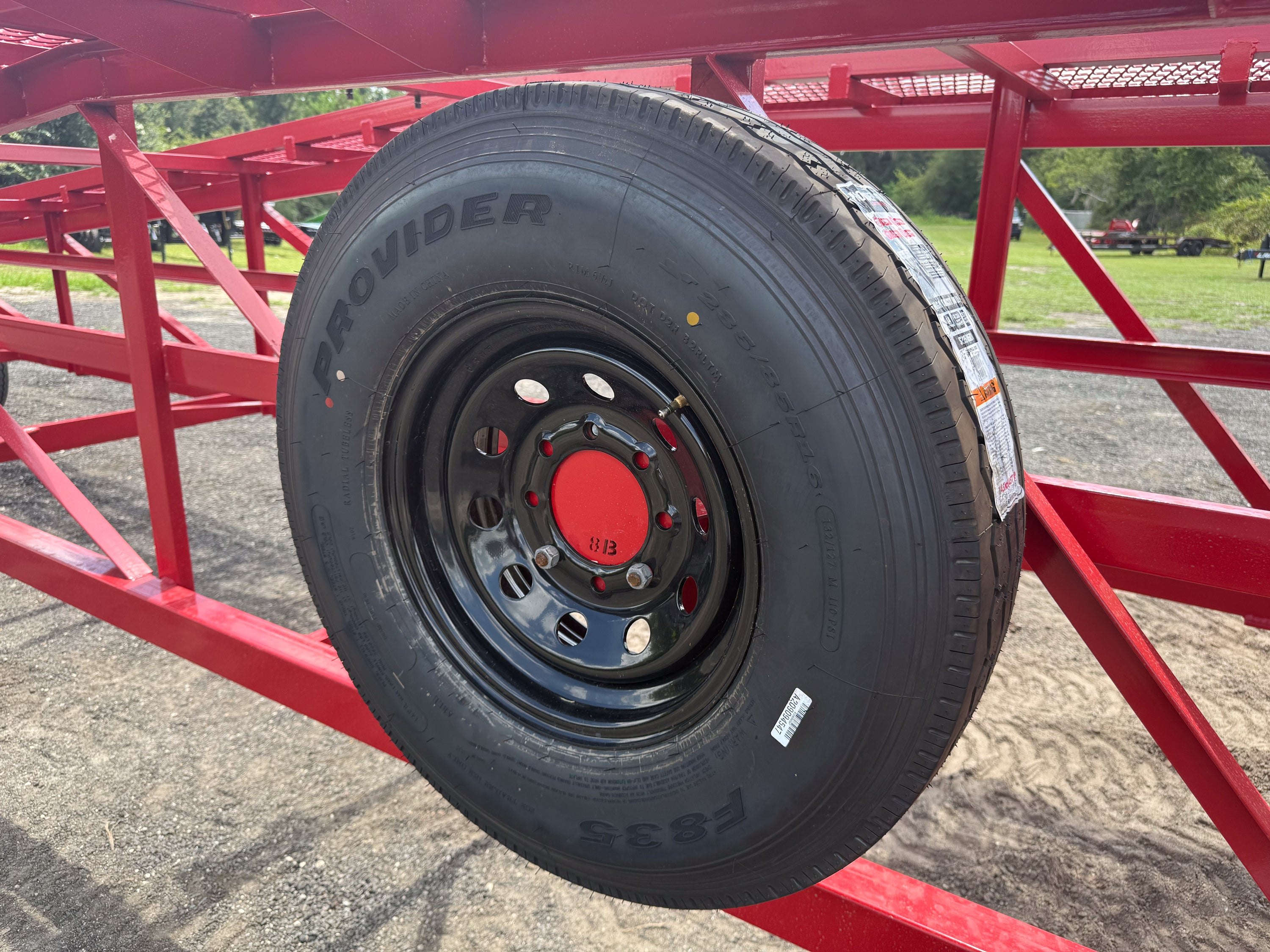 50' Wedge Car Hauler (3) 7k Axles - Winch - 14ply Tires plus Spare - 10' Aluminum Ramps 003155